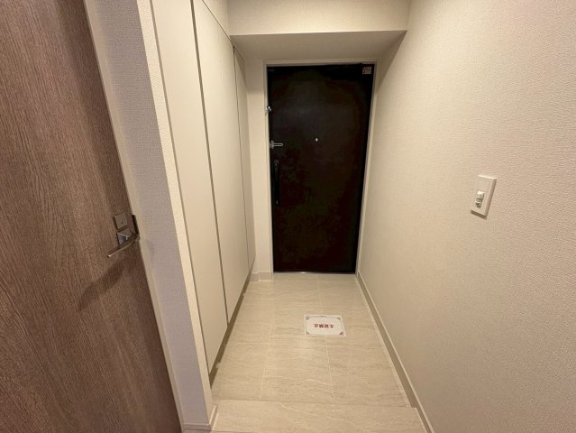 リーフシティ市川ザ・レジデンスの玄関