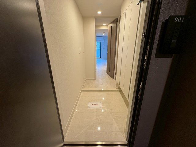 リーフシティ市川ザ・レジデンスの玄関