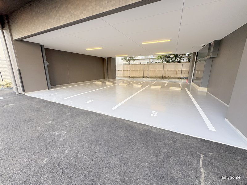 スワンズシティ大阪クレアスト　仲介手数料無料の駐車場