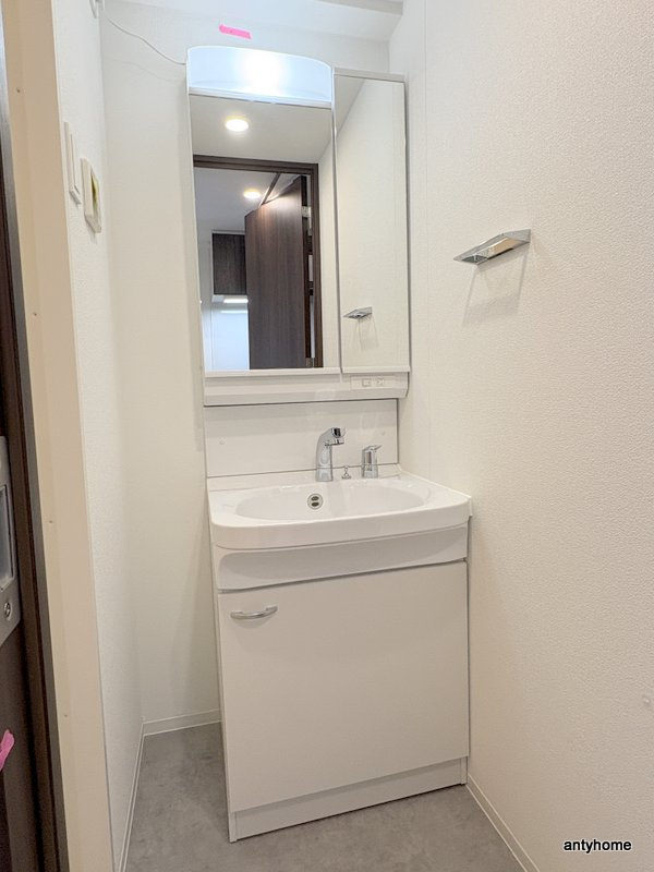 スワンズシティ大阪クレアスト　仲介手数料無料の洗面所