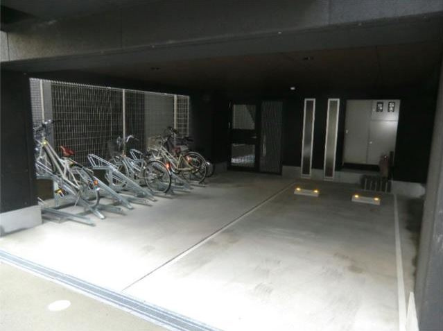 アリカ新御徒町の駐車場