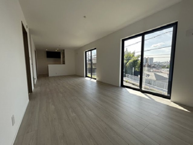 横浜市港南区上永谷3丁目 新築戸建て【仲介手数料無料】カースペース2台の居間・リビング