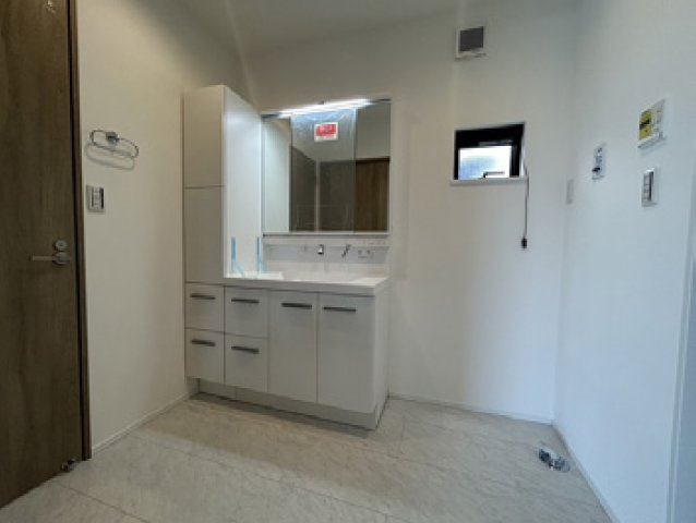 横浜市港南区上永谷3丁目 新築戸建て【仲介手数料無料】カースペース2台の独立洗面台