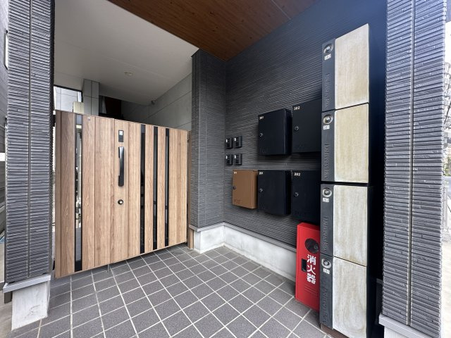 川崎市多摩区登戸のアパートのエントランス