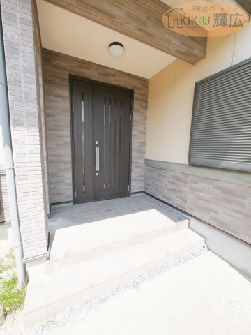 加古川市加古川町大野　中古戸建の玄関