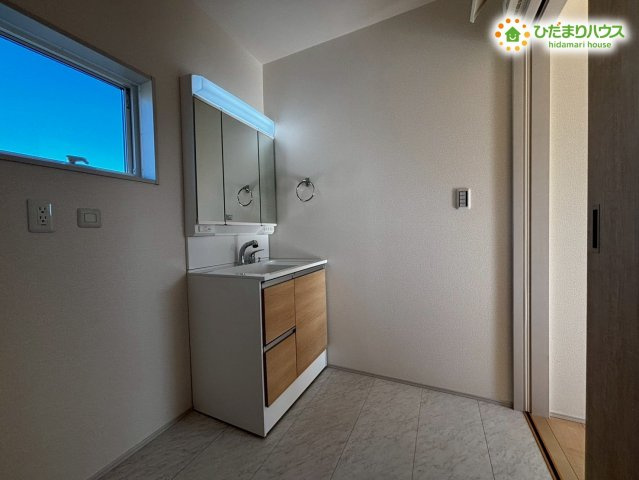 鴻巣市松原　新築戸建　リーブルガーデン05の洗面所