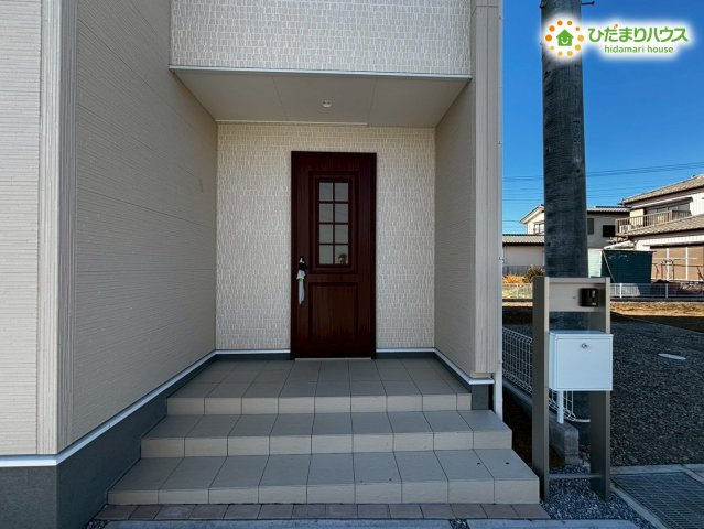 鴻巣市松原　新築戸建　リーブルガーデン05の玄関