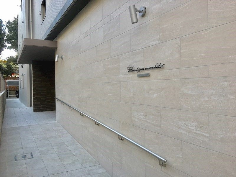 BLEU ET GRIS上町台のエントランス