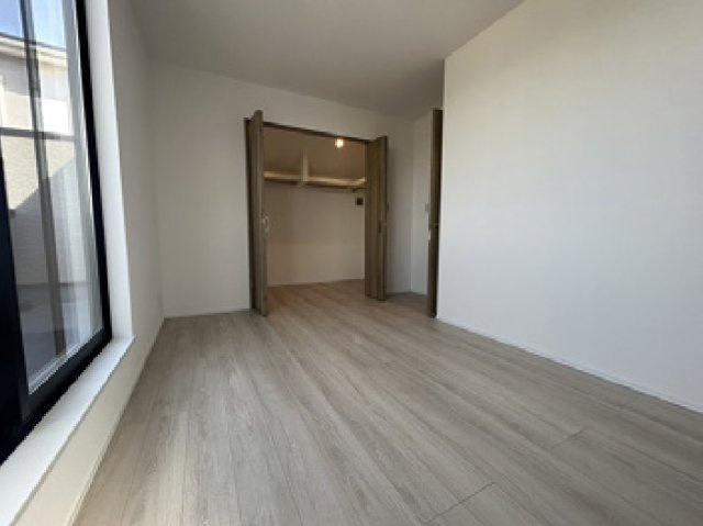 横浜市港南区上永谷3丁目 新築戸建て【仲介手数料無料】カースペース2台の洋室