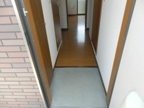 アンプルールリーブルリベルテの玄関