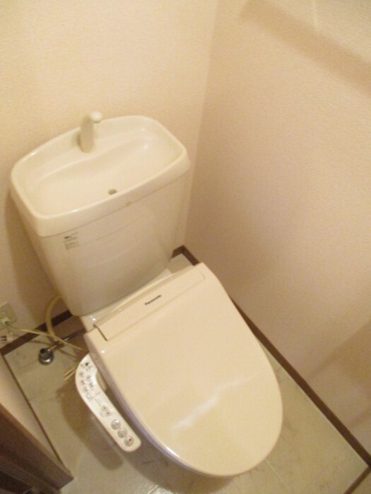 セジュール楠のトイレ|落ち着いた色調のトイレです