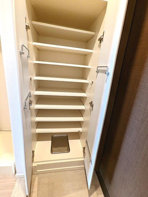 Park Axis上野イーストの玄関