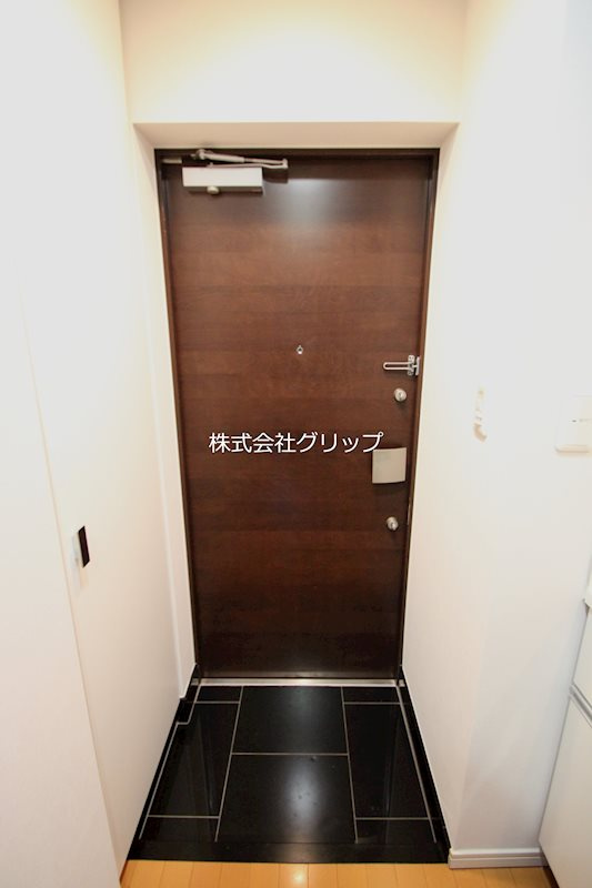 グリフィン横浜・反町公園参番館の玄関