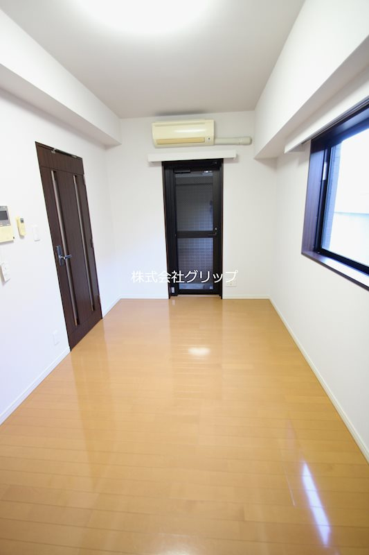 グリフィン横浜・反町公園参番館の居間・リビング