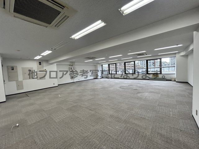 マルマン六本木　２Fの駐車場
