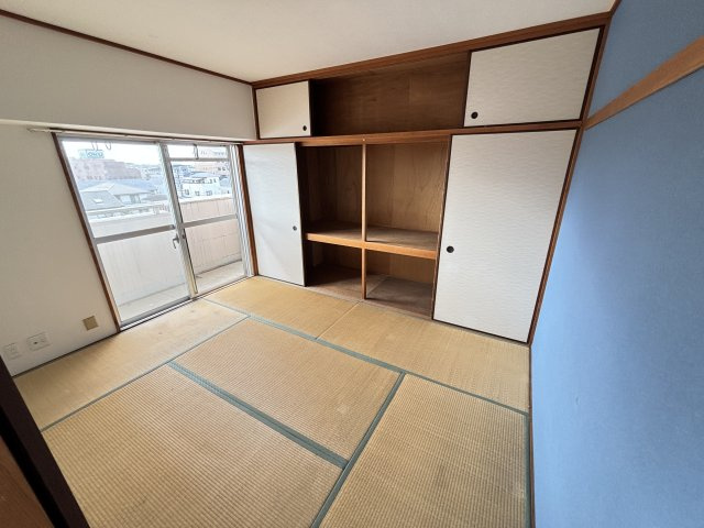 ロイヤルコーポ忠岡の和室