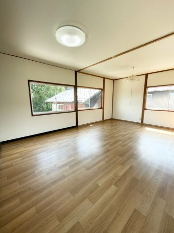 鯖江市長泉寺町　オーナーチェンジ中古戸建の洋室