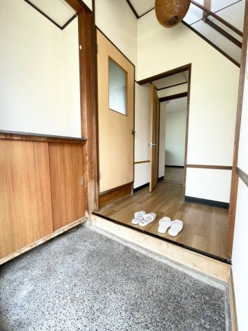 鯖江市長泉寺町　オーナーチェンジ中古戸建の玄関