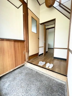 【玄関】 | 鯖江市長泉寺町　中古戸建