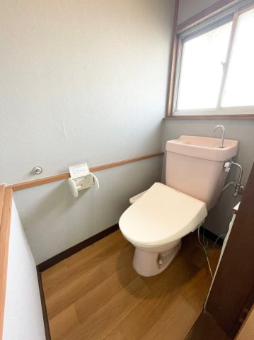 鯖江市長泉寺町　オーナーチェンジ中古戸建のトイレ