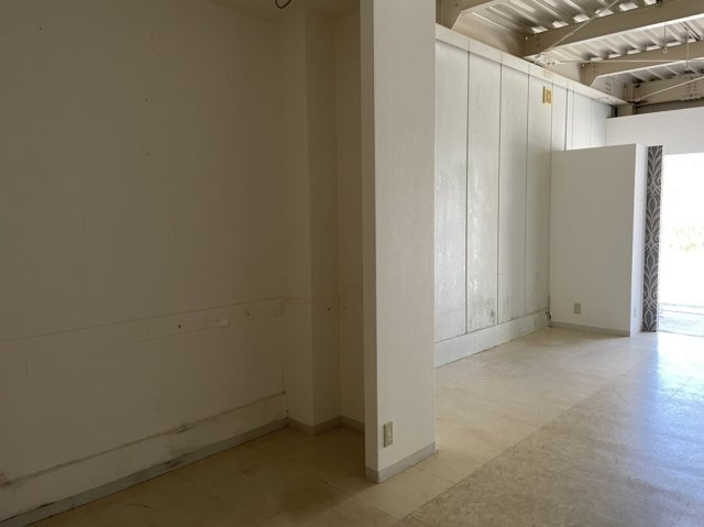 奥田ビルの居間・リビング