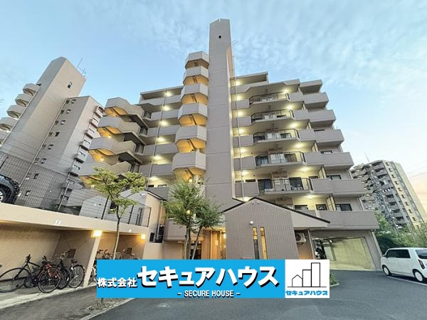 ファミール日進一番館の外観|高層階のため日当たり風通し良好！
スーパーやドラックストア、コンビニも近くにあり充実の住環境。