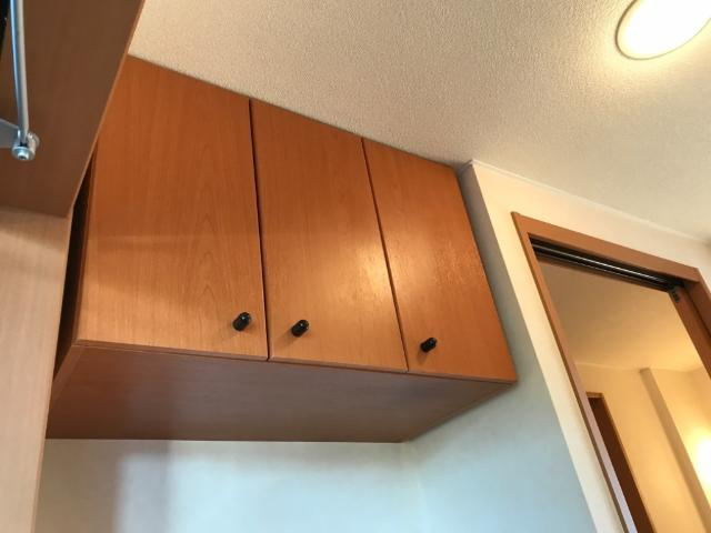 ホワイトハウス草間の収納|玄関吊り戸棚（イメージ）