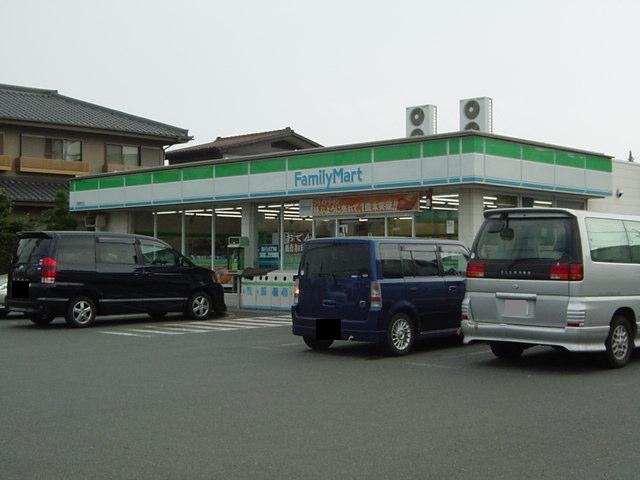 ホワイトハウス草間の周辺|ファミリーマート草間町店まで463ｍ