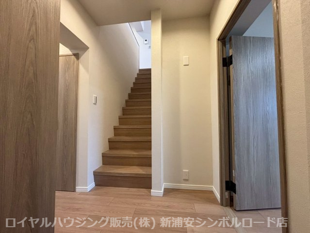 81,300㎡のゆとりある敷地には多数の緑林、広場、緑豊かな住環境があります