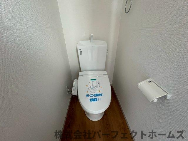 牧野本町二丁目1期1号地のトイレ|落ち着いた色調のトイレです