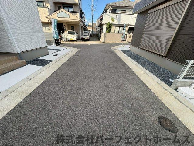 【前面道路含む現地写真】の画像
