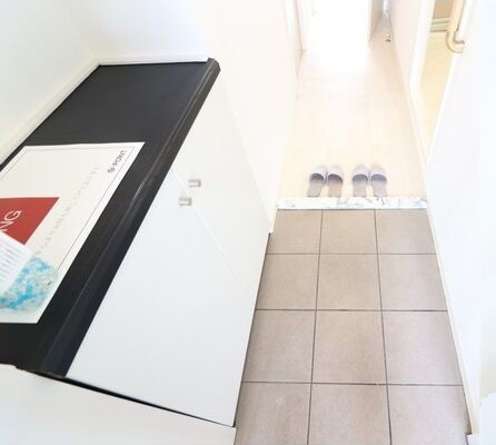 Bay Court EAST(ベイコートイースト)の玄関|収納もある玄関です