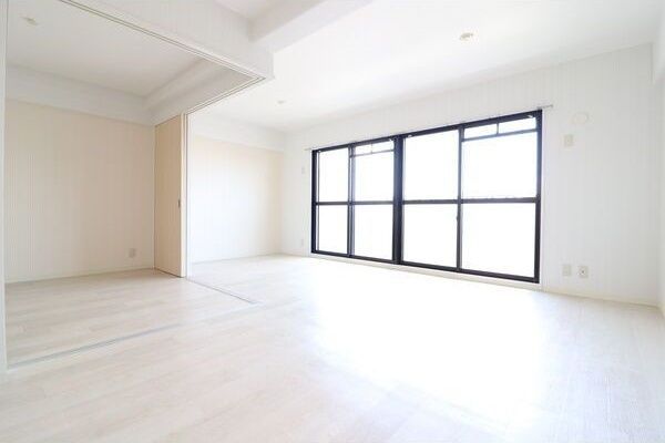 Bay Court EAST(ベイコートイースト)の居間・リビング|ゆったりとしたリビングです