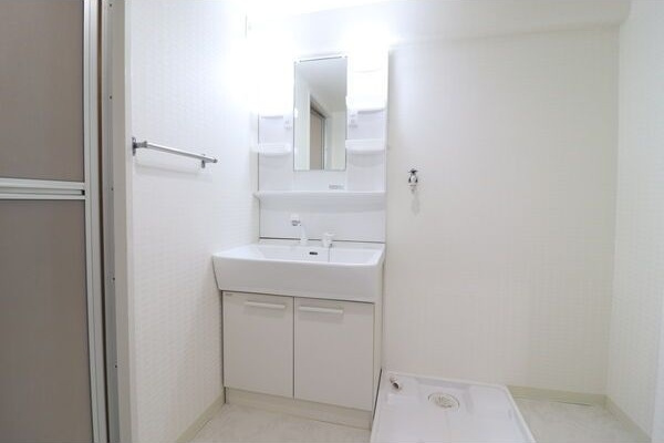 Bay Court EAST(ベイコートイースト)の洗面所|忙しい朝には欠かせない洗面所です