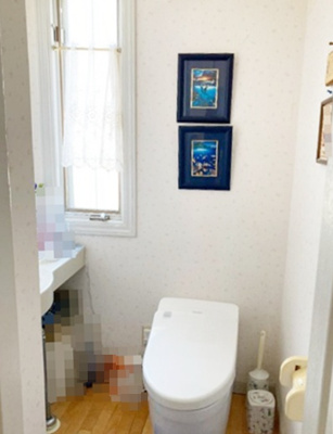 【トイレ】 | 西宮市剣谷町　中古戸建 | トイレには快適な温水洗浄便座付き。窓付きの明るいトイレです
