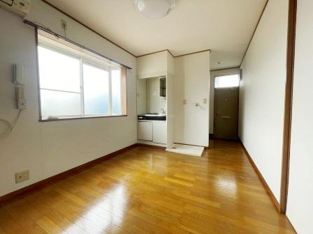 ハイツ木村の居間・リビング|ゆったりとした居間です