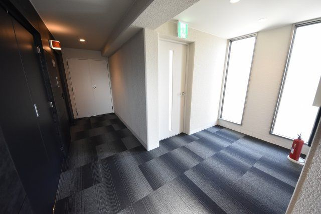 ブリリアントジュネス本町のロビー