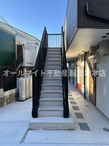 川崎市多摩区西生田３丁目のアパートのロビー