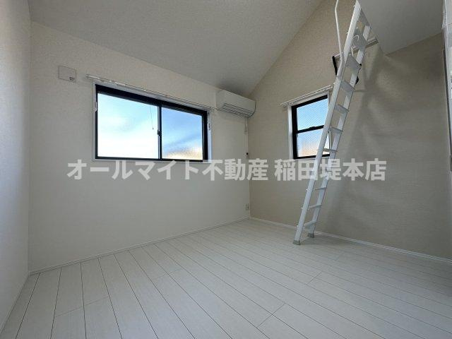 川崎市多摩区西生田３丁目のアパートの居間・リビング