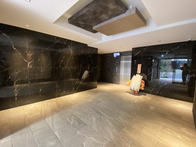 サンセール上本町のエントランス