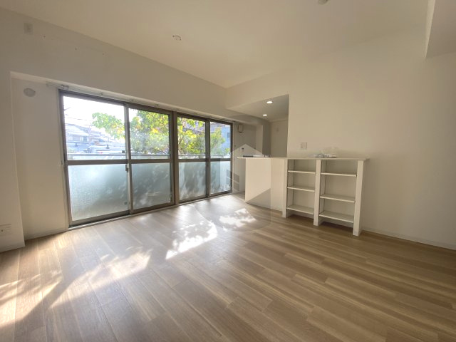 ラヴェルデ長田の居間・リビング