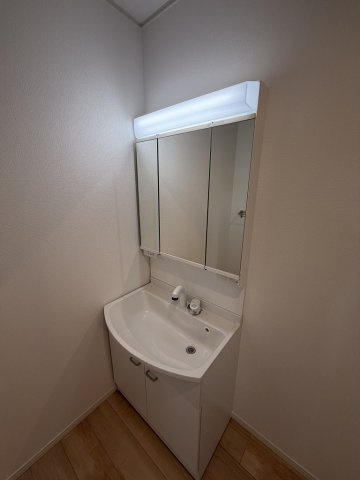 安曇野市三郷明盛　2号棟の独立洗面台