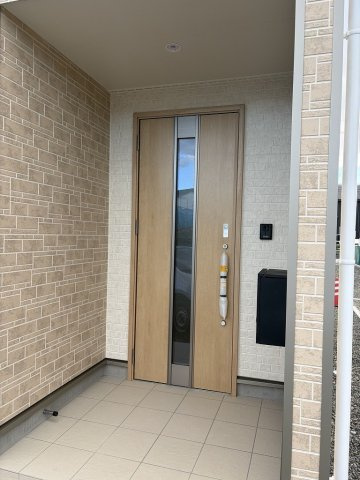 安曇野市三郷明盛　2号棟の玄関