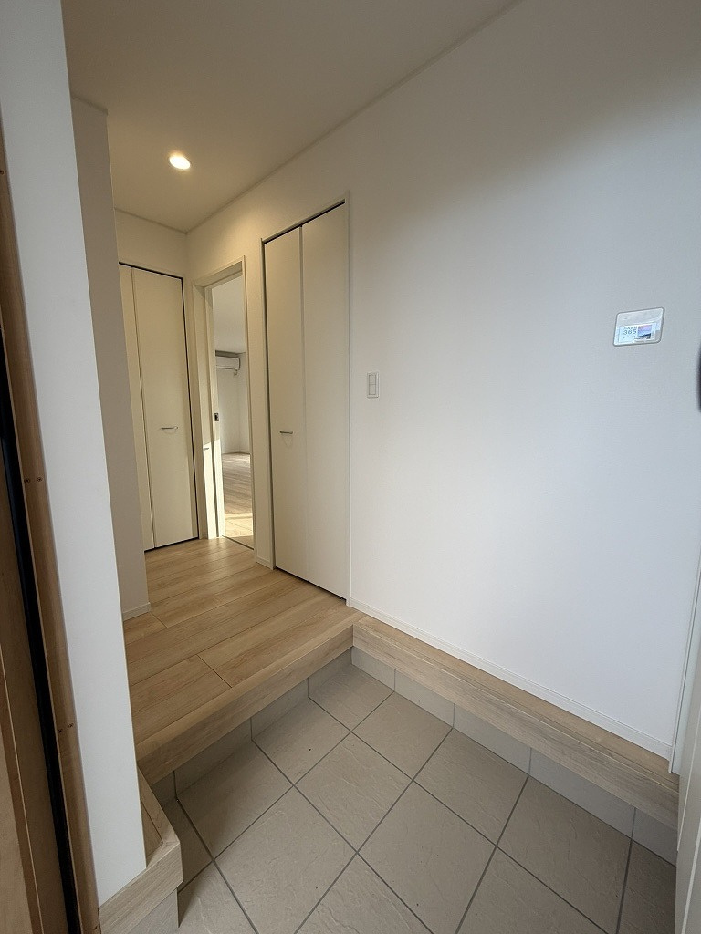 安曇野市三郷明盛　2号棟の玄関