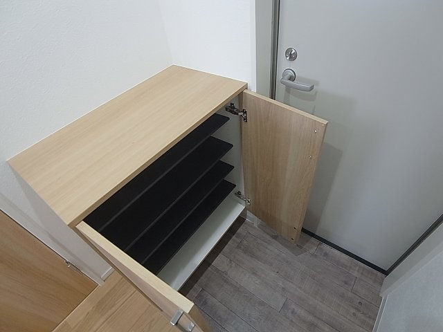 ワコーレヴィアーノ長田大塚町の玄関|玄関にシューズBOXも有り便利です