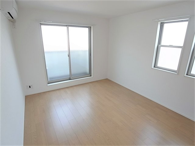 ワコーレヴィアーノ長田大塚町の居間・リビング|日当たり良好の明るいお部屋