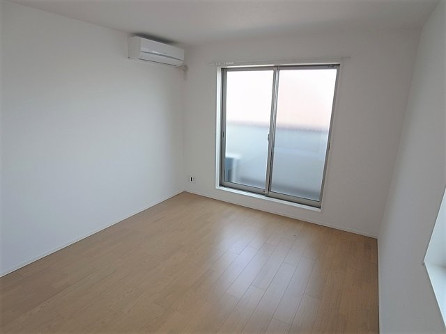 ワコーレヴィアーノ長田大塚町の内装|綺麗なフローリング