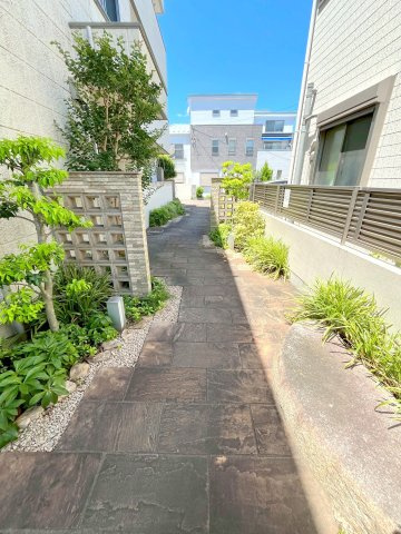 Ｃａｓａ ｄｅ ｌａ Ｆｒｏｎｔｅｒａのロビー|★エントランスへのアプローチ★