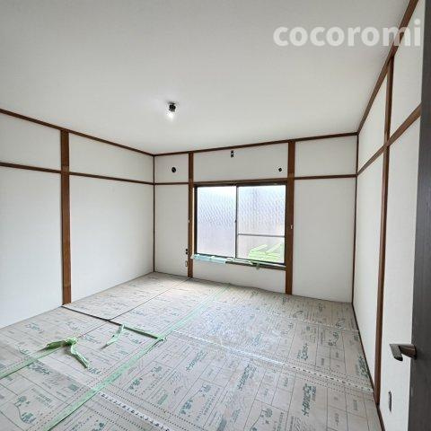 堂山車庫付き貸家の洋室