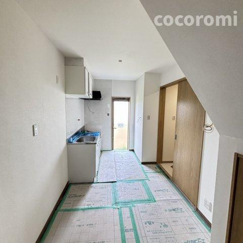 堂山車庫付き貸家の居間・リビング